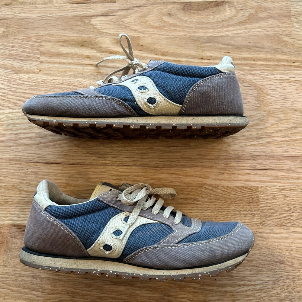Saucony‎ jazz low pro vegan Sneakers with Blue and Cream Accents 10.5